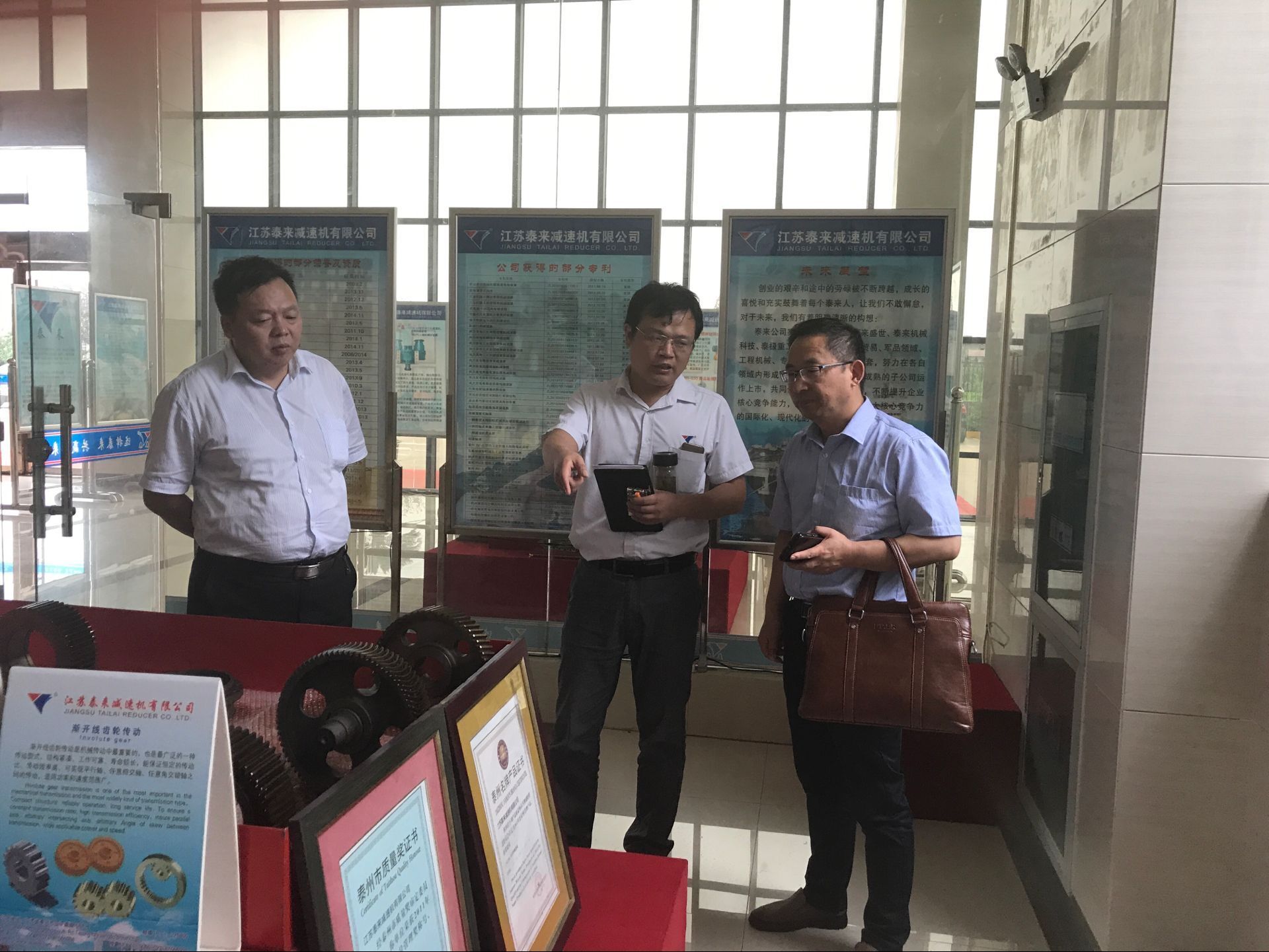 8月29日，南京航天航空大學周飛教授來公司考察科技創新項目