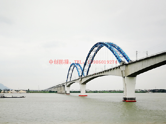 廣珠貨運鐵路西江特大橋防撞設施