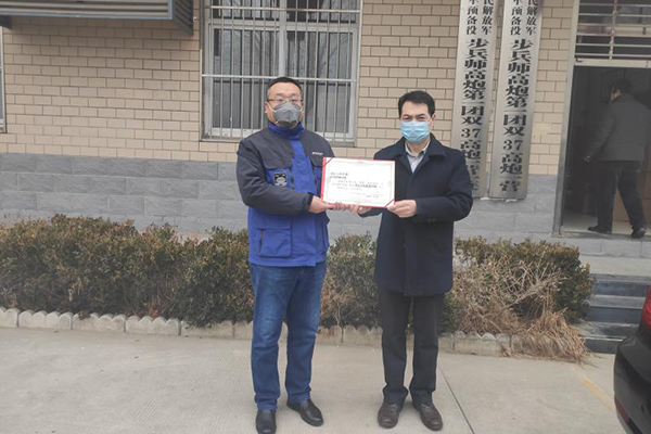 2020年2月9日人和环境向栾城区卫健局捐赠免洗手消毒凝胶。