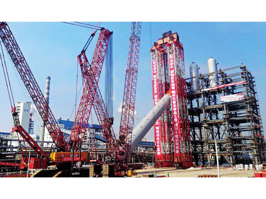 茂名石化渣油加氫裝置漿態床反應器吊裝（吊裝重 量 2260 噸、直徑 5 米、高 61.6 米，2019 年）