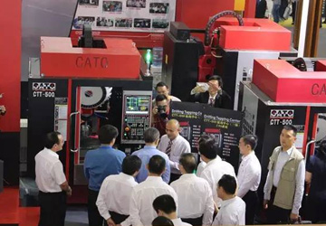 廣東省省委書記胡春華DMP2015蒞臨巨岡機械參觀