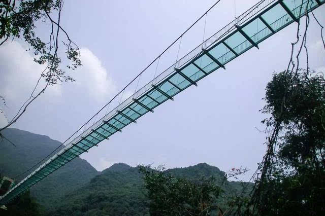 玻璃吊橋